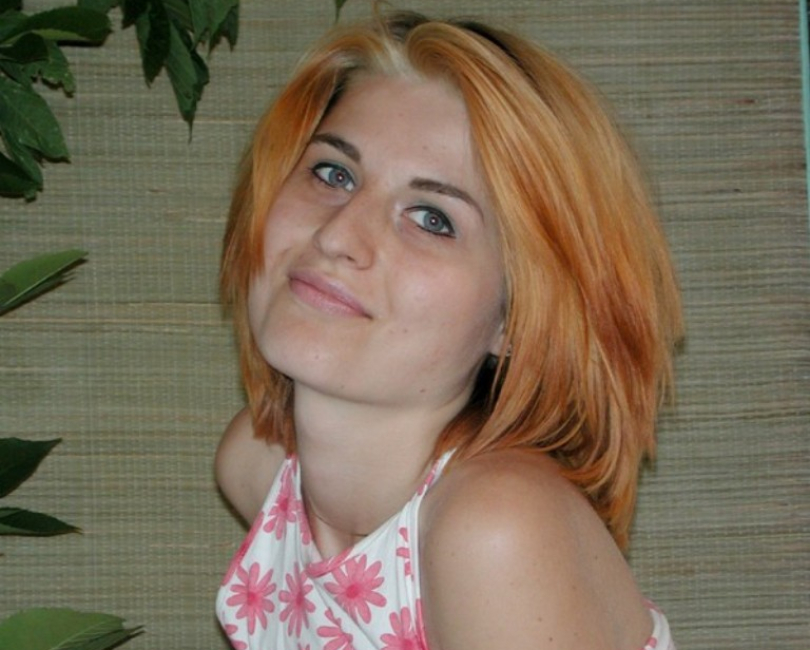 Verdorbenes Luder! Tanja stellt gerne geile Erotikbilder von sich ins Internet
